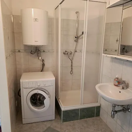 Historic Flat & Private Courtyard Apartament