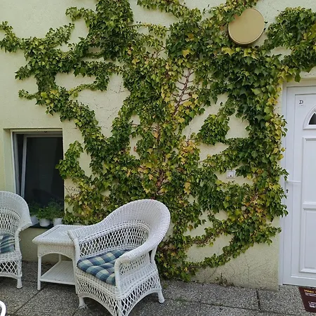 Historic Flat & Private Courtyard *