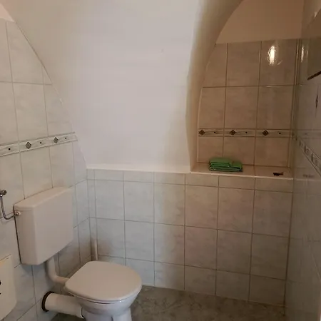 Historic Flat & Private Courtyard