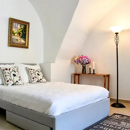 Historic Flat & Private Courtyard Bruck an der Leitha