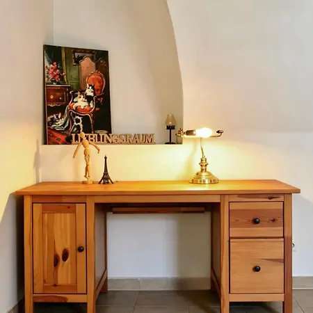 Historic Flat & Private Courtyard *